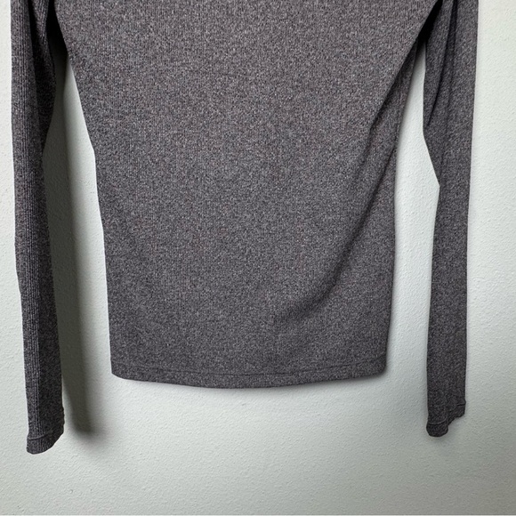 Athleta Uptempo Ribbed Henley Top w/thumbholes in gray size small - Picture 9 of 13